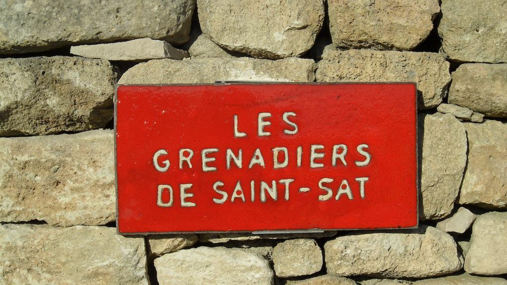 Les Grenadiers De Saint Sat Exterior photo